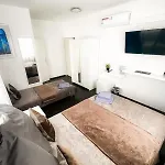 瓦利德旅馆